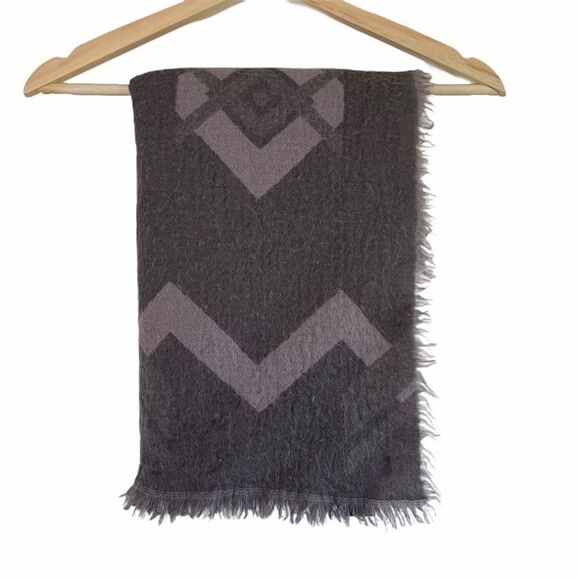 Saks Fifth Avenue 100% Wool Aztec Print Scarf - Picture 3 of 4